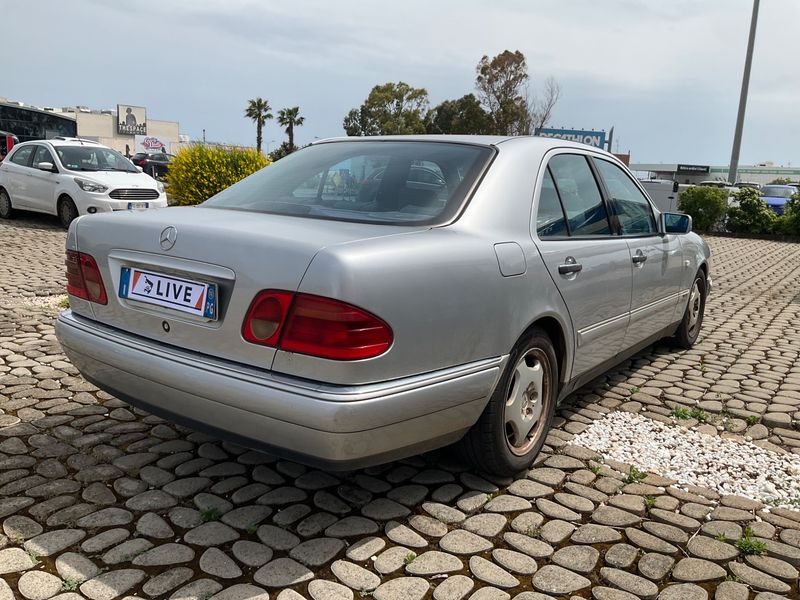 Mercedes-Benz E-Klasse E 250 Turbodiesel Avantgarde 1999 – снимка 2