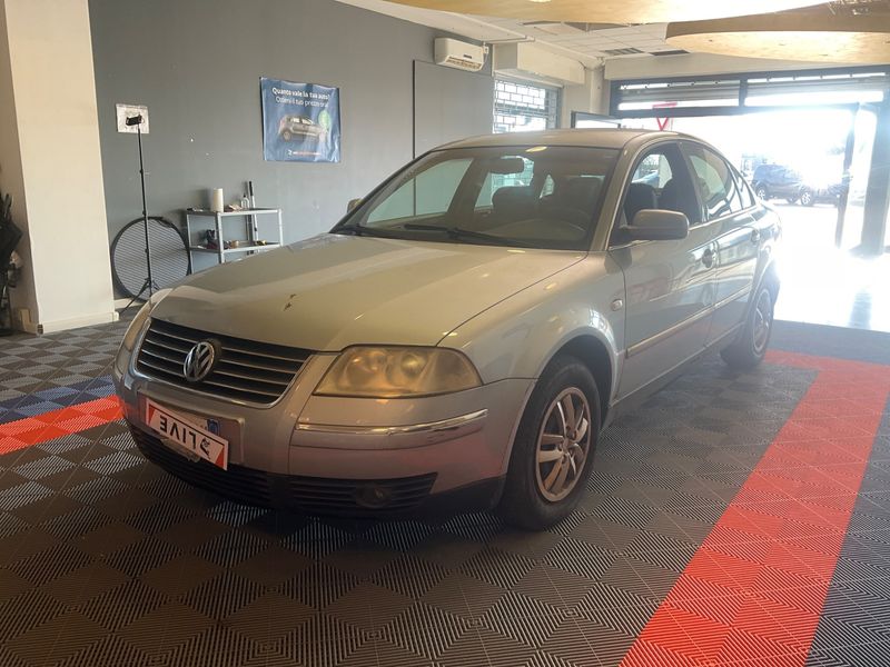 Volkswagen Passat 1.9 TDI Highline 2002 – снимка 1