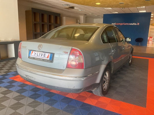 Volkswagen Passat 1.9 TDI Highline 2002 – снимка 2