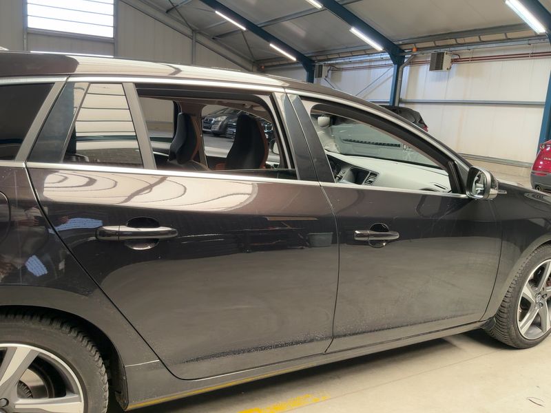 Volvo V60 2.4 T6 Plug-in Hybrid Summum AWD 2015 – снимка 10