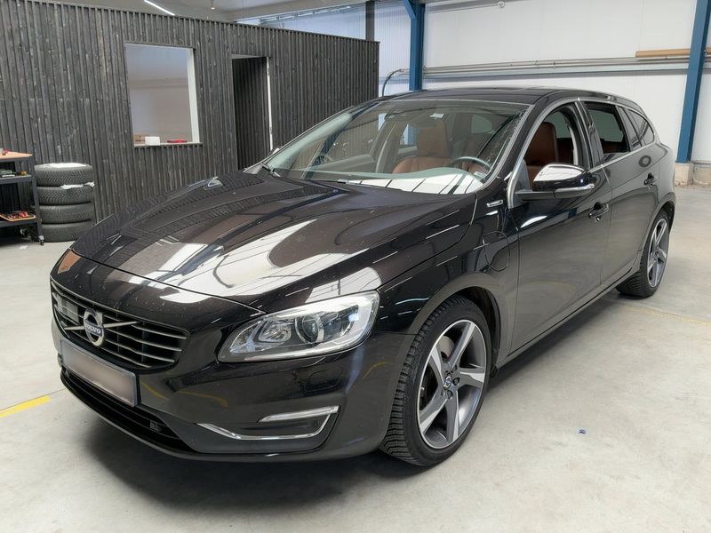 Volvo V60 2.4 T6 Plug-in Hybrid Summum AWD 2015 – снимка 1