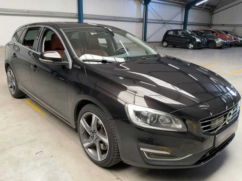 Volvo V60 2.4 T6 Plug-in Hybrid Summum AWD 2015 – снимка 12