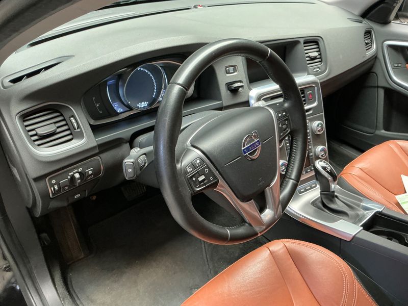 Volvo V60 2.4 T6 Plug-in Hybrid Summum AWD 2015 – снимка 23