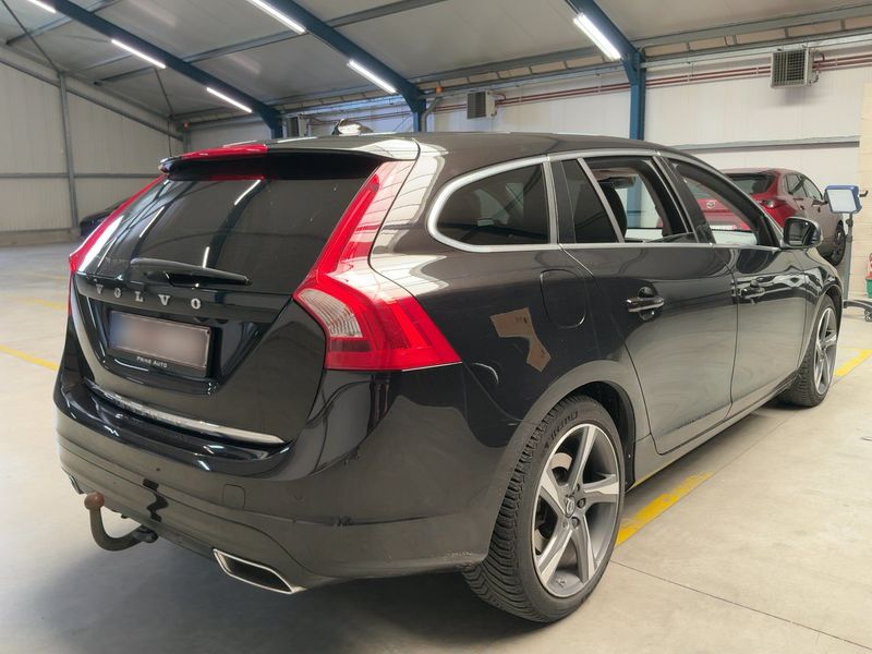 Volvo V60 2.4 T6 Plug-in Hybrid Summum AWD 2015 – снимка 8