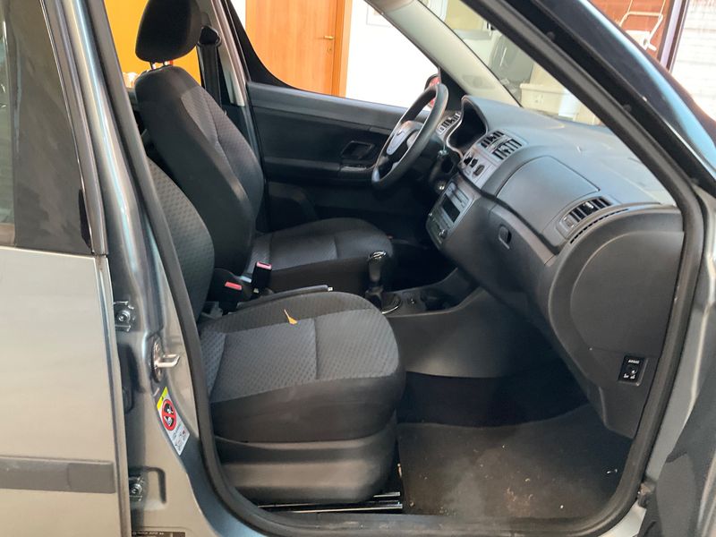 Skoda Roomster 1.2 TSI Style 2011 – снимка 17