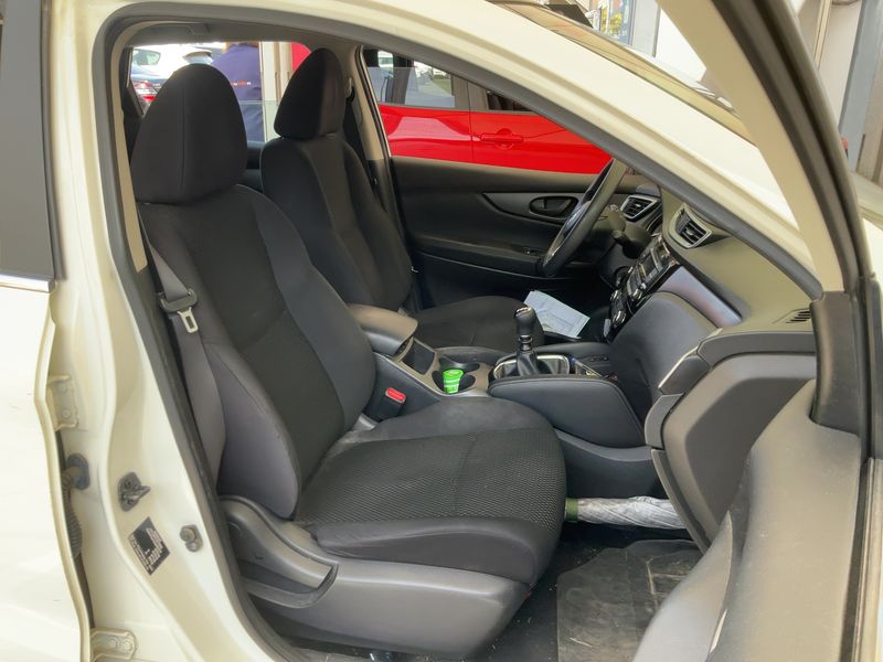 Nissan Qashqai 1.3 DIG-T Acenta 2018 – снимка 16