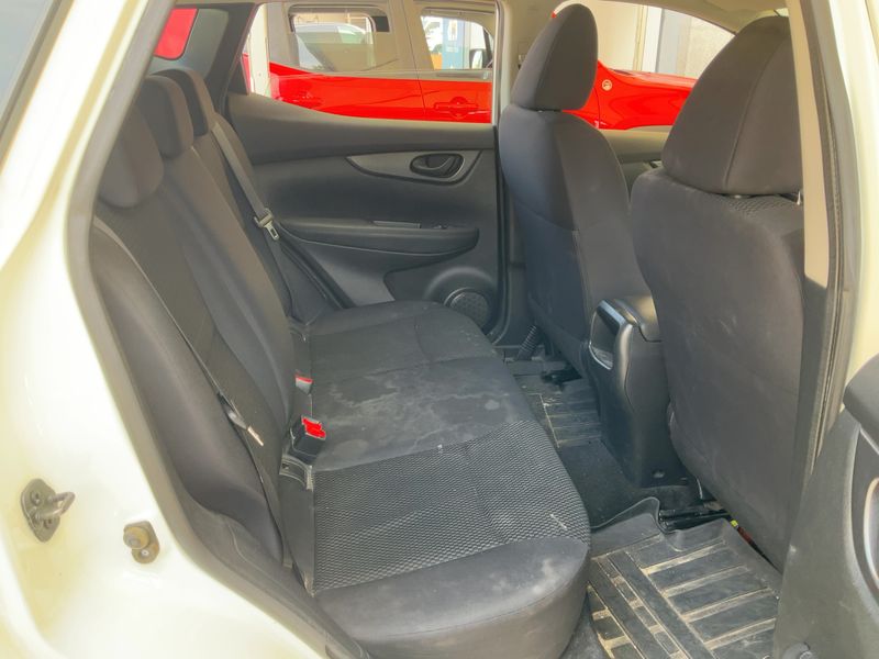 Nissan Qashqai 1.3 DIG-T Acenta 2018 – снимка 19