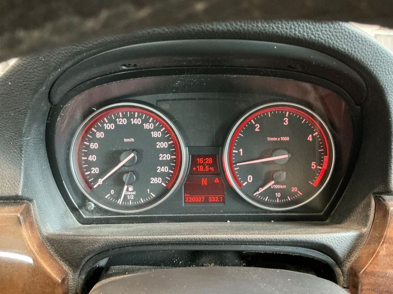 BMW 3er 330d xDrive Confort 2010 – снимка 18