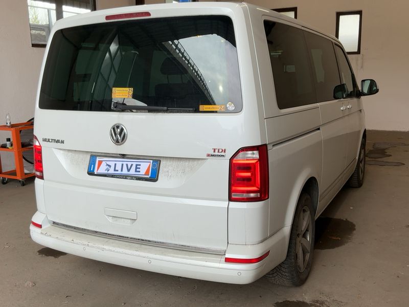 Volkswagen T6 Multivan 2.0 TDI Multivan Generation Six 4Motion 2015 – снимка 8