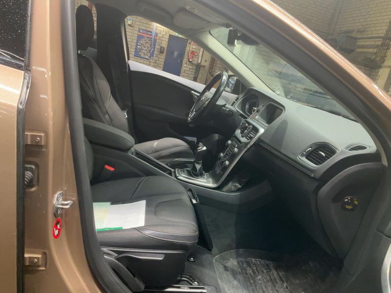 Volvo V40 Cross Country 2.0 D3 You! 2015 – снимка 17
