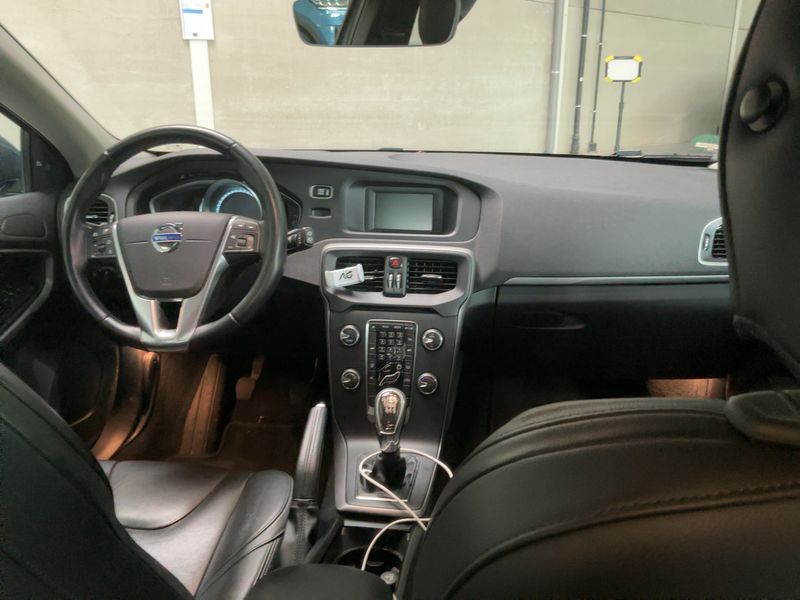 Volvo V40 1.6 D2 Momentum 2014 – снимка 17