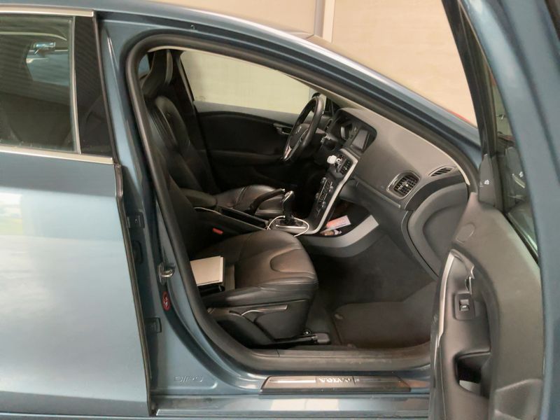 Volvo V40 1.6 D2 Momentum 2014 – снимка 16