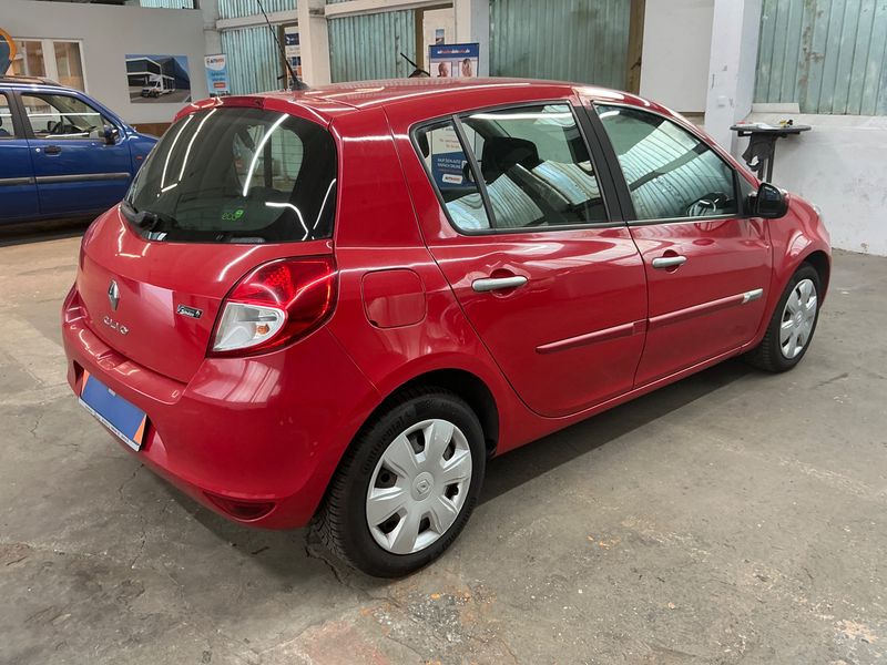 Renault Clio 1.2 Dynamique 2009 – снимка 2