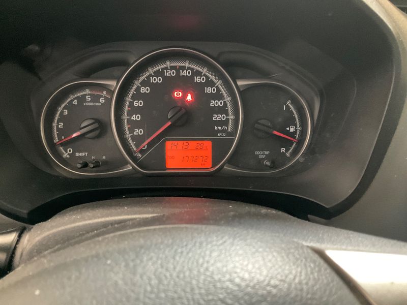 Toyota Yaris 1.4 D-4D Active 2016 – снимка 18