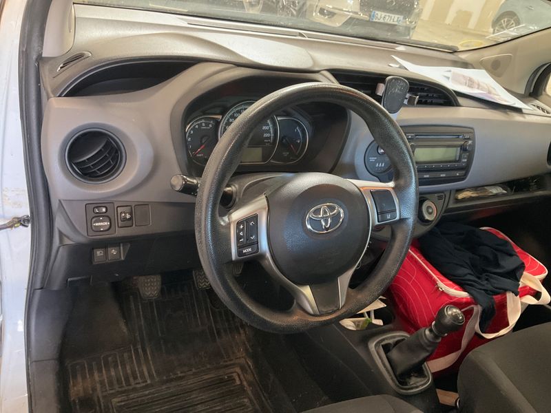 Toyota Yaris 1.4 D-4D Active 2016 – снимка 25