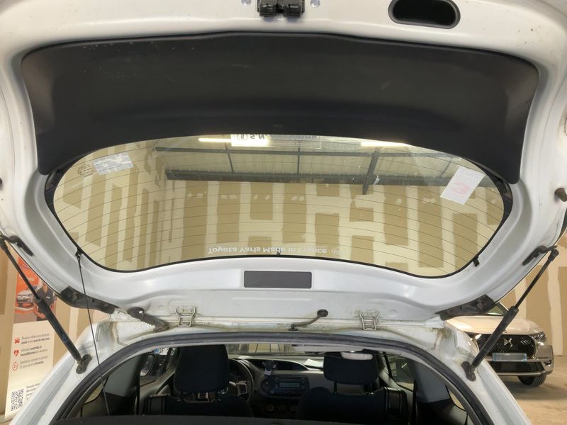 Toyota Yaris 1.4 D-4D Active 2016 – снимка 15