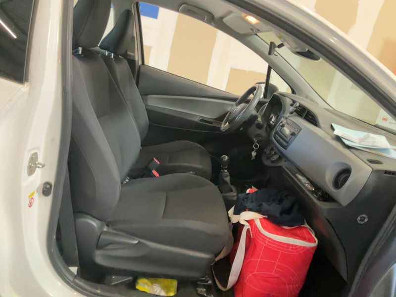 Toyota Yaris 1.4 D-4D Active 2016 – снимка 16