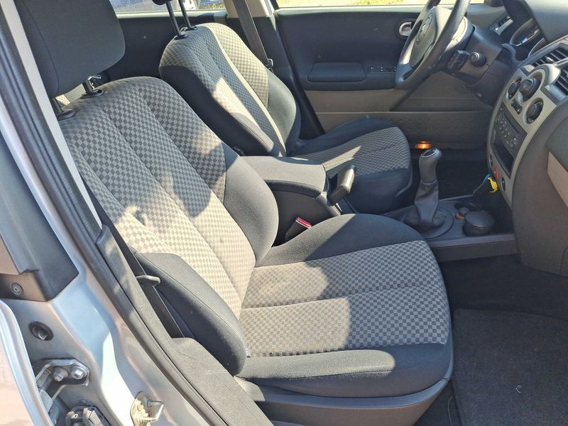 Renault Megane 1.6 Emotion 2005 – снимка 10