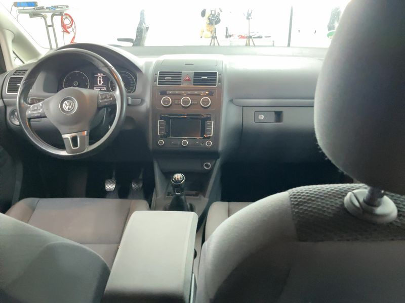 Volkswagen Touran 1.6 TDI Trendline BlueMotion Tech 2013 – снимка 18