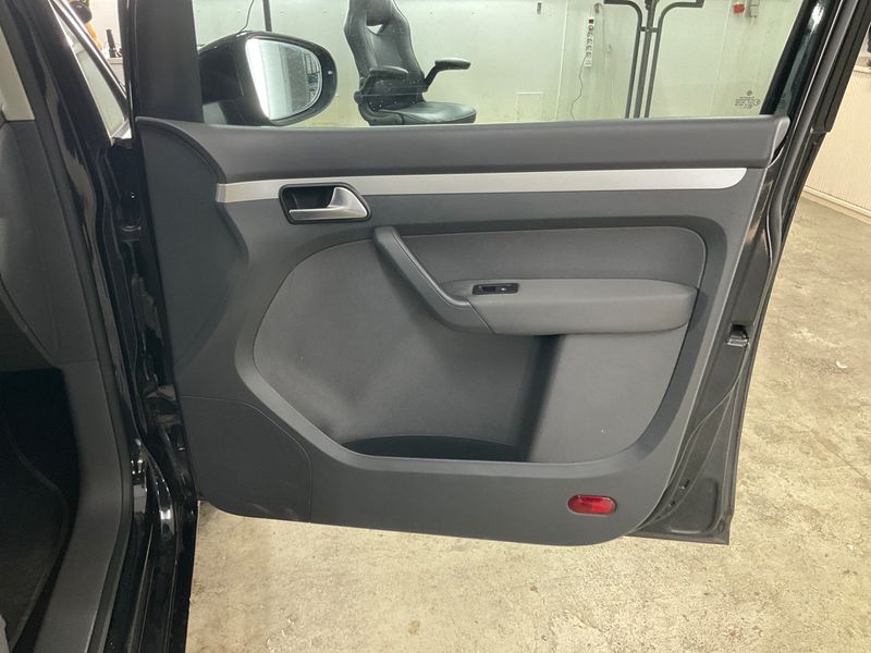 Volkswagen Touran 1.6 TDI Trendline BlueMotion Tech 2013 – снимка 36