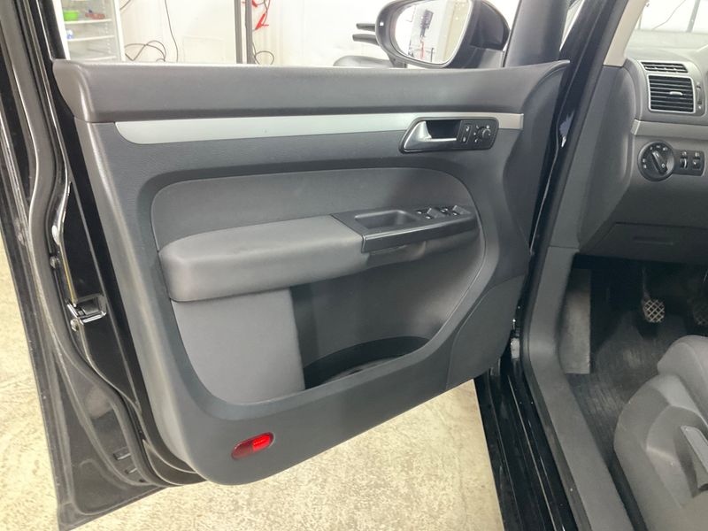 Volkswagen Touran 1.6 TDI Trendline BlueMotion Tech 2013 – снимка 37