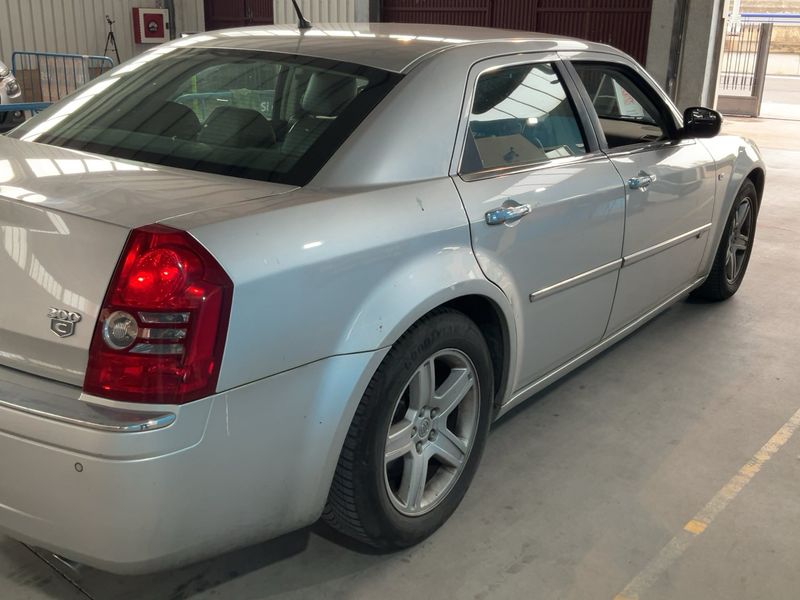 Chrysler 300 C 3.0 CRD 2010 – снимка 8