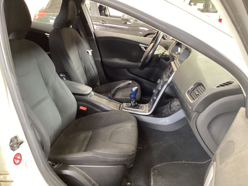 Volvo V40 1.6 D2 Kinetic 2013 – снимка 16