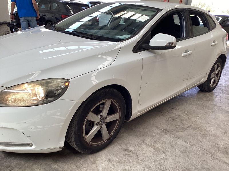 Volvo V40 1.6 D2 Kinetic 2013 – снимка 2