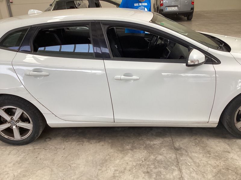 Volvo V40 1.6 D2 Kinetic 2013 – снимка 10