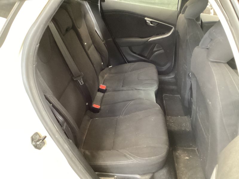 Volvo V40 1.6 D2 Kinetic 2013 – снимка 19
