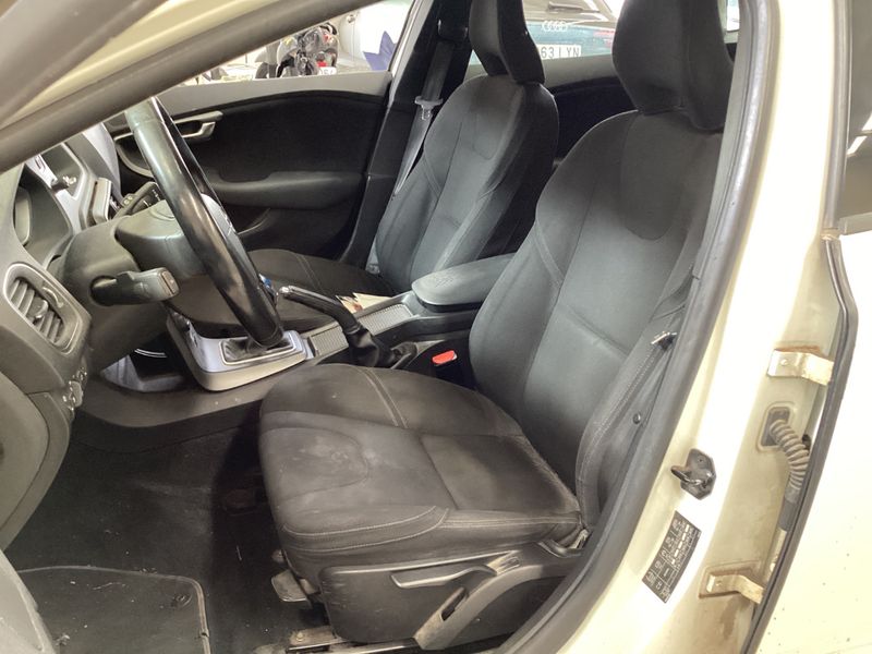 Volvo V40 1.6 D2 Kinetic 2013 – снимка 25