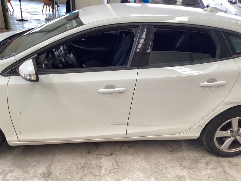 Volvo V40 1.6 D2 Kinetic 2013 – снимка 4