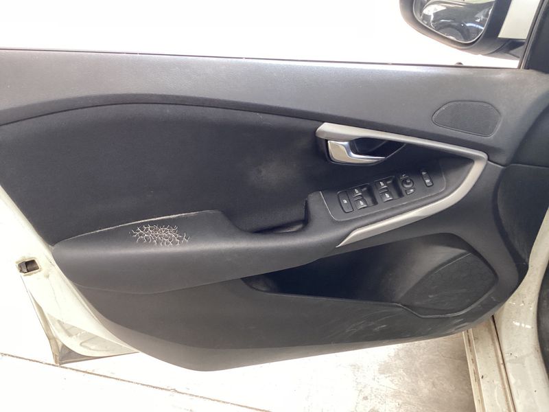 Volvo V40 1.6 D2 Kinetic 2013 – снимка 26