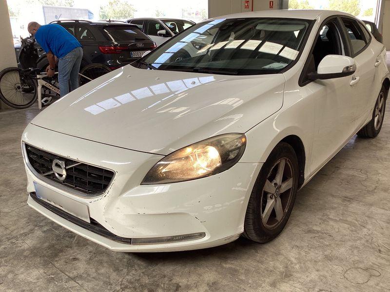 Volvo V40 1.6 D2 Kinetic 2013 – снимка 1