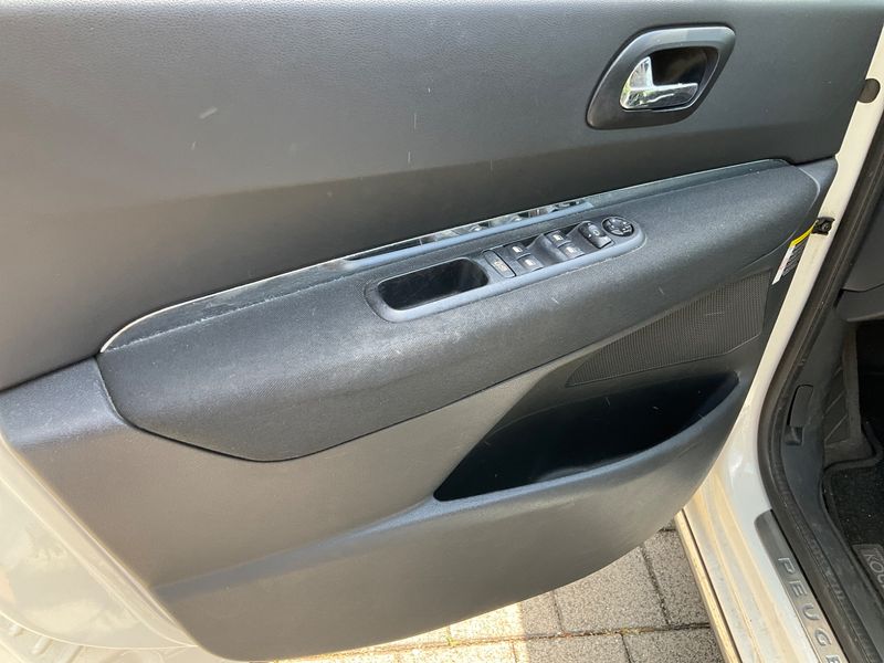 Peugeot 3008 2.0 HDi Allure 2012 – снимка 24