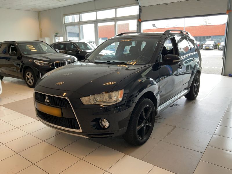 Mitsubishi Outlander 2.0 MIVEC Invite 2WD 2012 – снимка 1