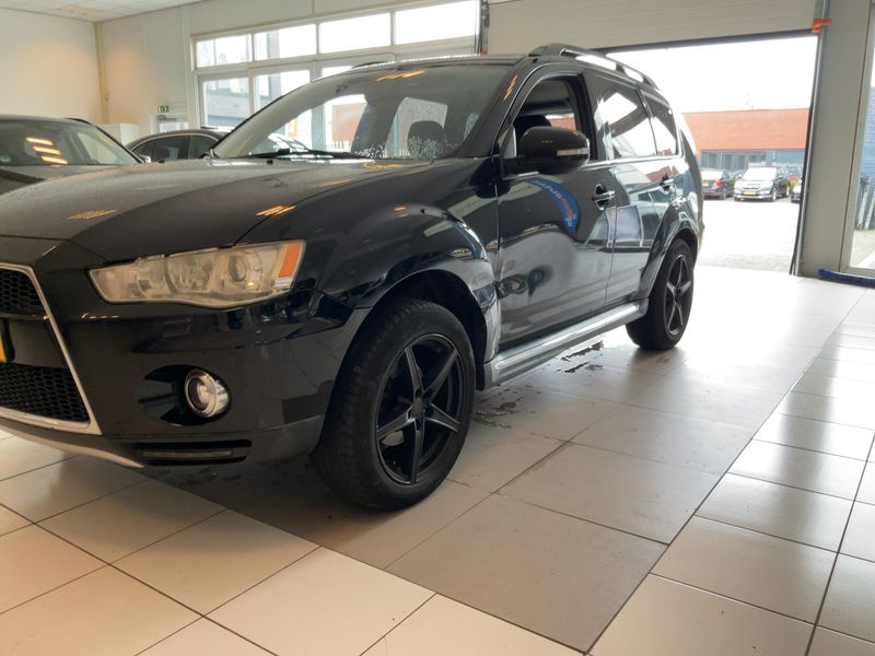 Mitsubishi Outlander 2.0 MIVEC Invite 2WD 2012 – снимка 2