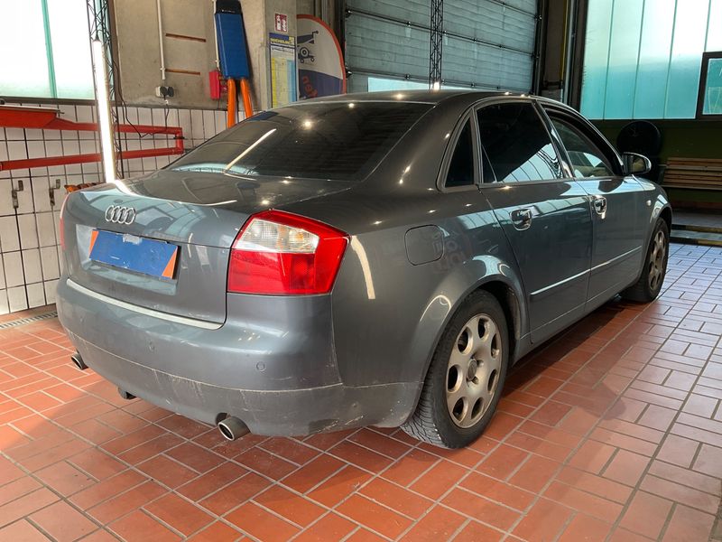 Audi A4 3.0 V6 2001 – снимка 2