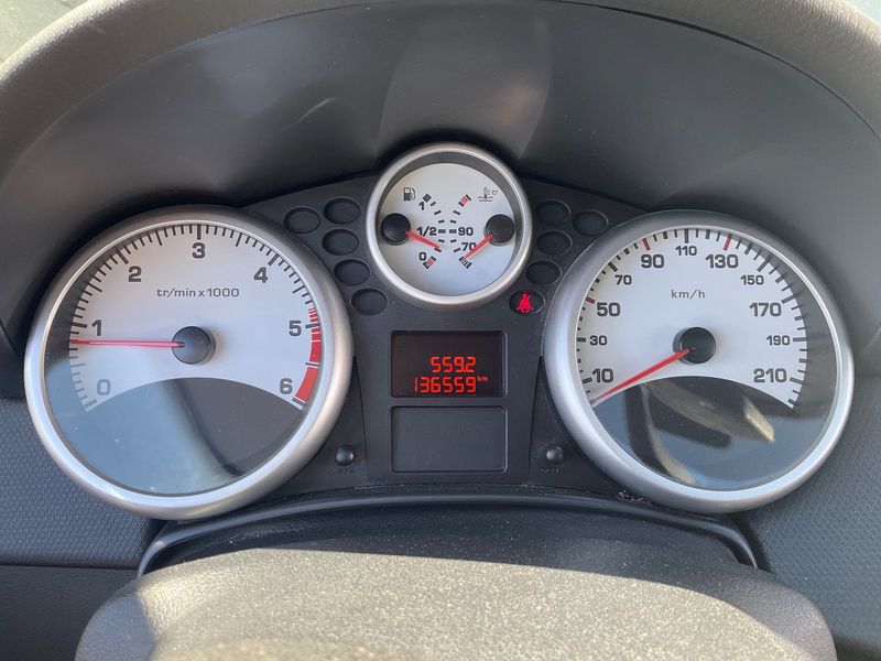 Peugeot 207 1.6 HDi Série 64 2010 – снимка 18