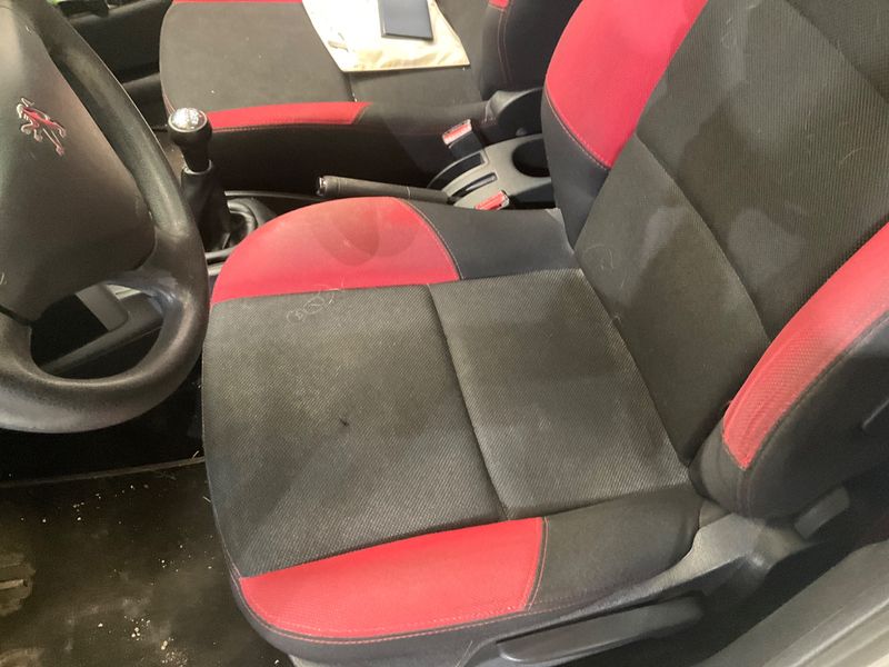 Peugeot 207 1.6 HDi Série 64 2010 – снимка 39
