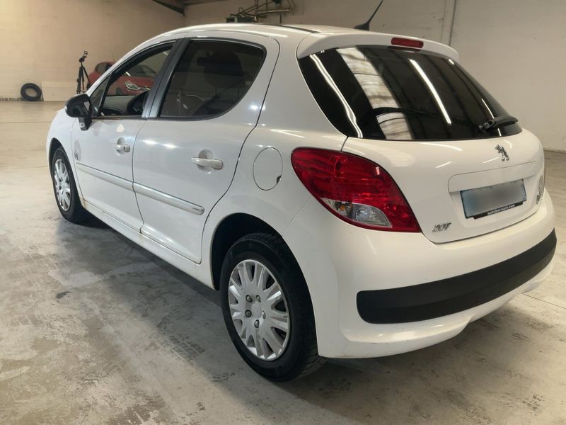 Peugeot 207 1.6 HDi Série 64 2010 – снимка 6