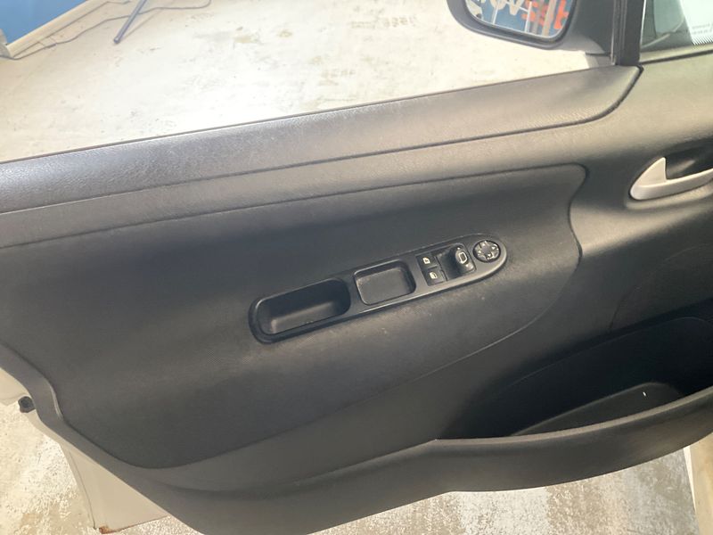 Peugeot 207 1.6 HDi Série 64 2010 – снимка 41