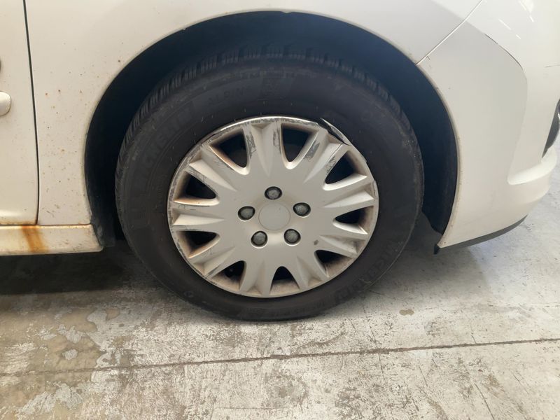 Peugeot 207 1.6 HDi Série 64 2010 – снимка 11