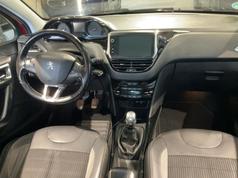 Peugeot 2008 1.2 PureTech Allure 2018 – снимка 18