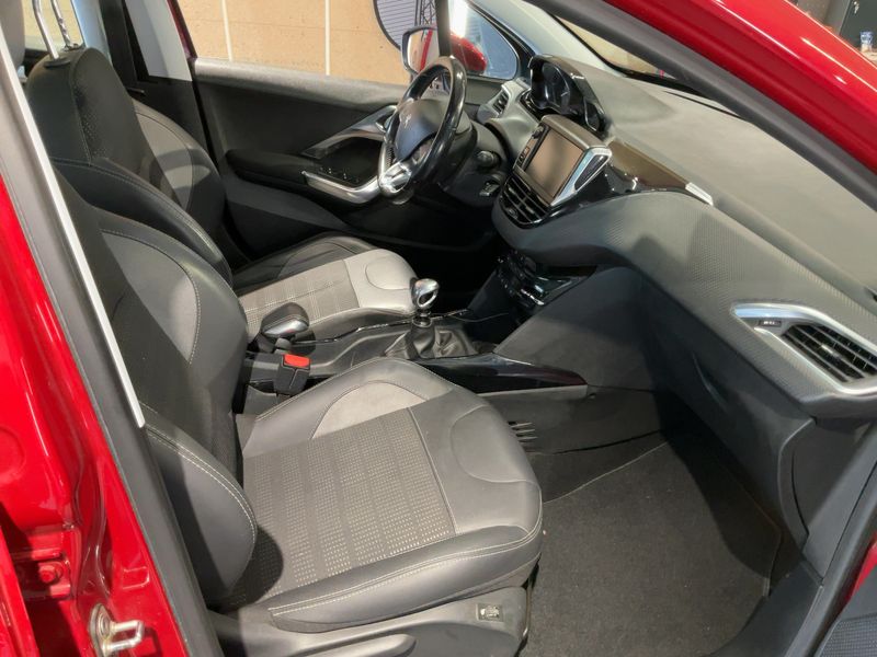 Peugeot 2008 1.2 PureTech Allure 2018 – снимка 17