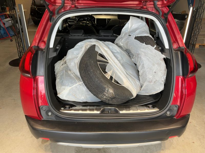 Peugeot 2008 1.2 PureTech Allure 2018 – снимка 16