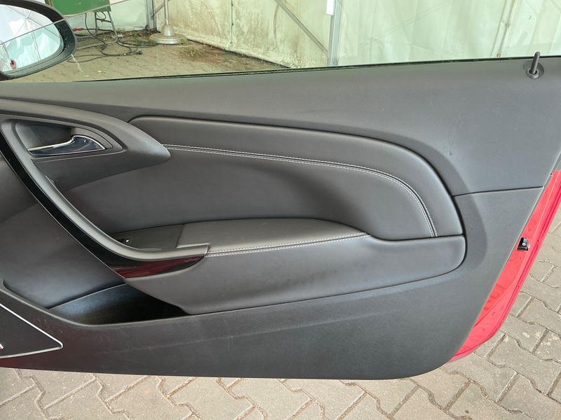 Opel Astra GTC 2.0 Turbo OPC 2015 – снимка 24