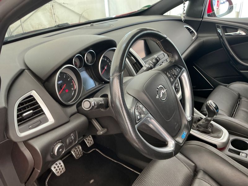 Opel Astra GTC 2.0 Turbo OPC 2015 – снимка 29