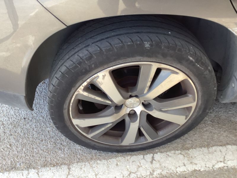 Peugeot 2008 1.6 Blue-HDi Allure 2015 – снимка 9