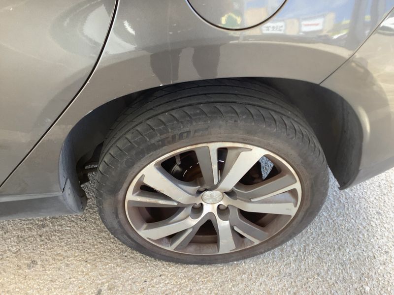 Peugeot 2008 1.6 Blue-HDi Allure 2015 – снимка 5